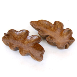 Fred ‘Oakleafman’ Suffield, Pair of 6” Oak Carved Oakleaf Dishes