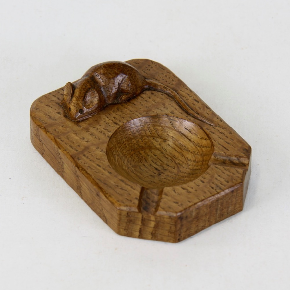 mouseman-ashtray-oak-robert-thompson

