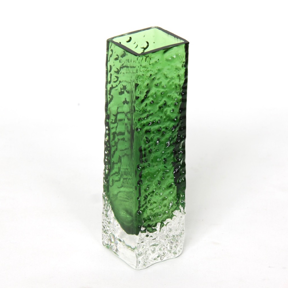 whitefriars-textured-nail-head-vase-meadow-green-9683

